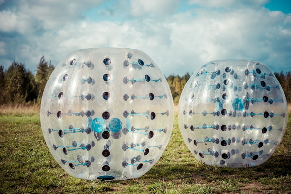 bumperbal als zeskamp spel onderdeel